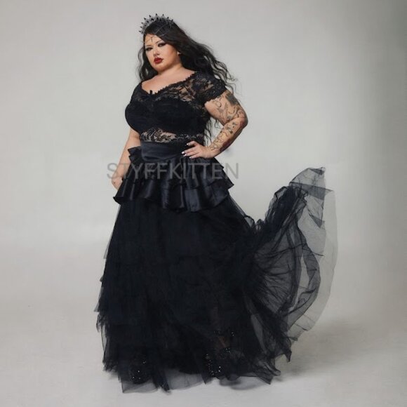 Meet your Posher, Kitty - Picture 2 of 3